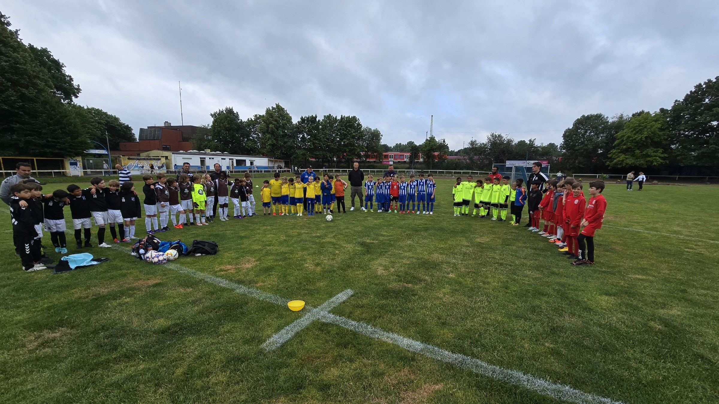 Eine lebendige Fußballarena: Turnierbericht der 4.F (Jahrgang 2016)